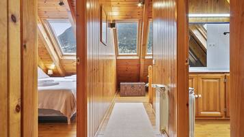 4 slaapkamers, een strijkplank/strijkijzer, wifi, beddengoed