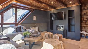 Televisie en een open haard