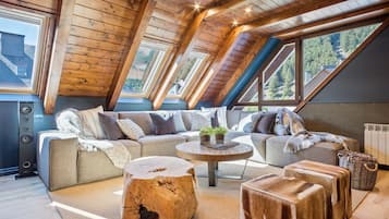 Televisie en een open haard