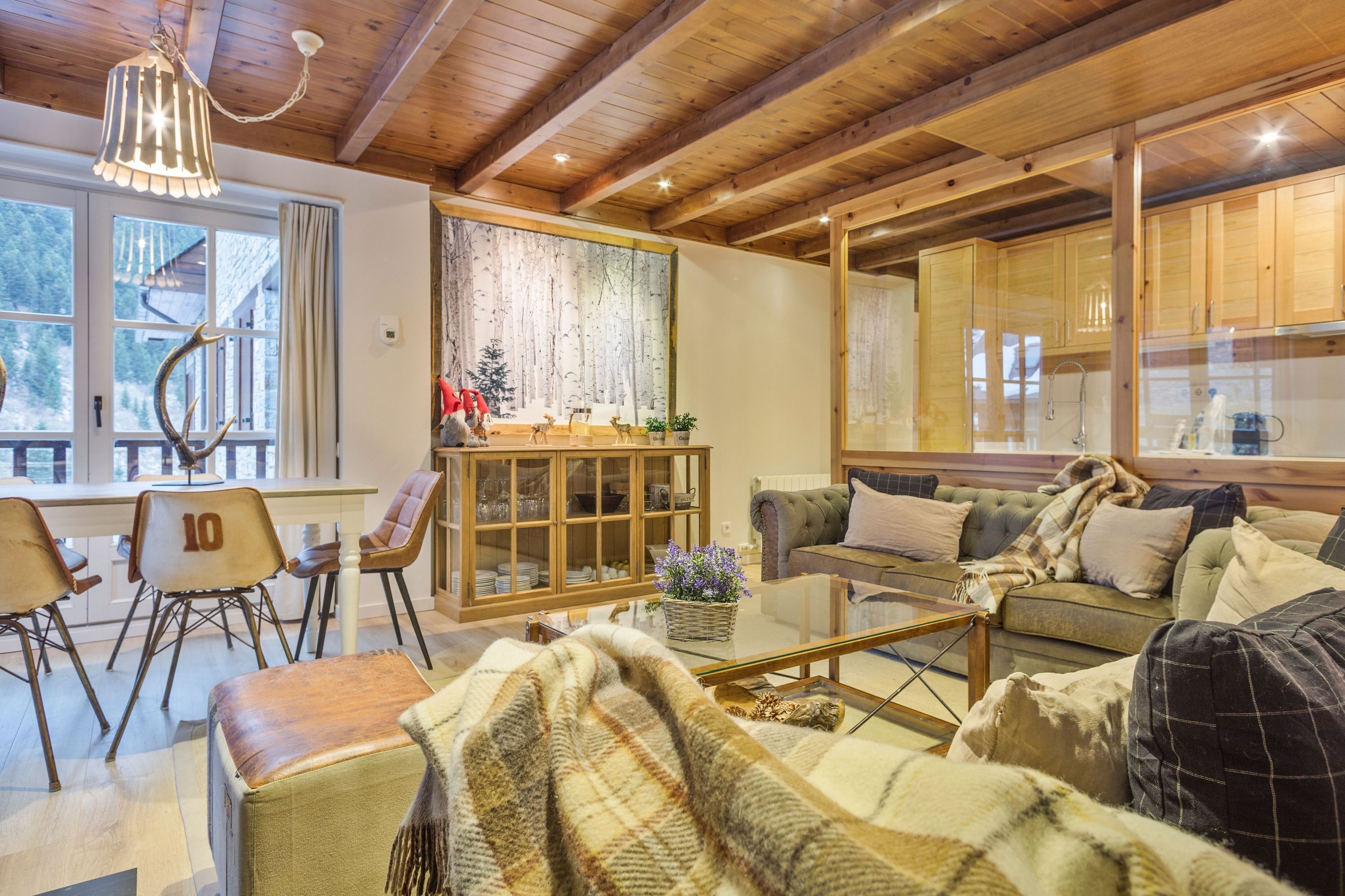 Televisie en een open haard