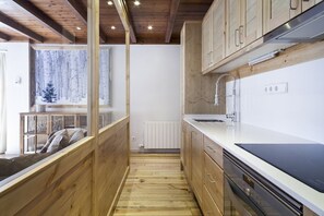 Een koelkast, een vaatwasser, een koffiezetapparaat/waterkoker