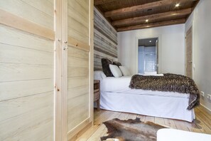 2 slaapkamers, een strijkplank/strijkijzer, internet, beddengoed