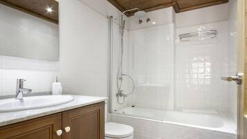 Bathtub, hair dryer, towels