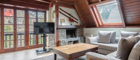 Télévision, cheminée