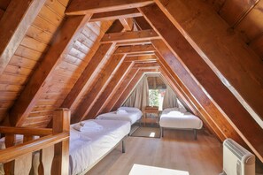 4 habitaciones, tabla de planchar con plancha y acceso a internet