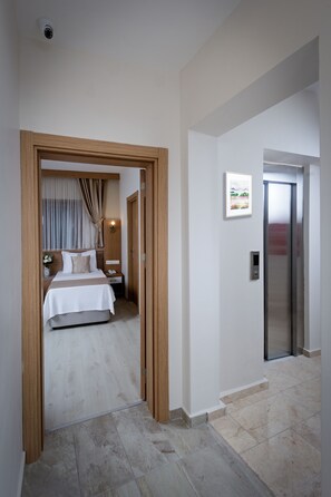 Premium bedding, desk, laptop workspace, soundproofing - Zeyn Hotel Istanbul (Istanbul)