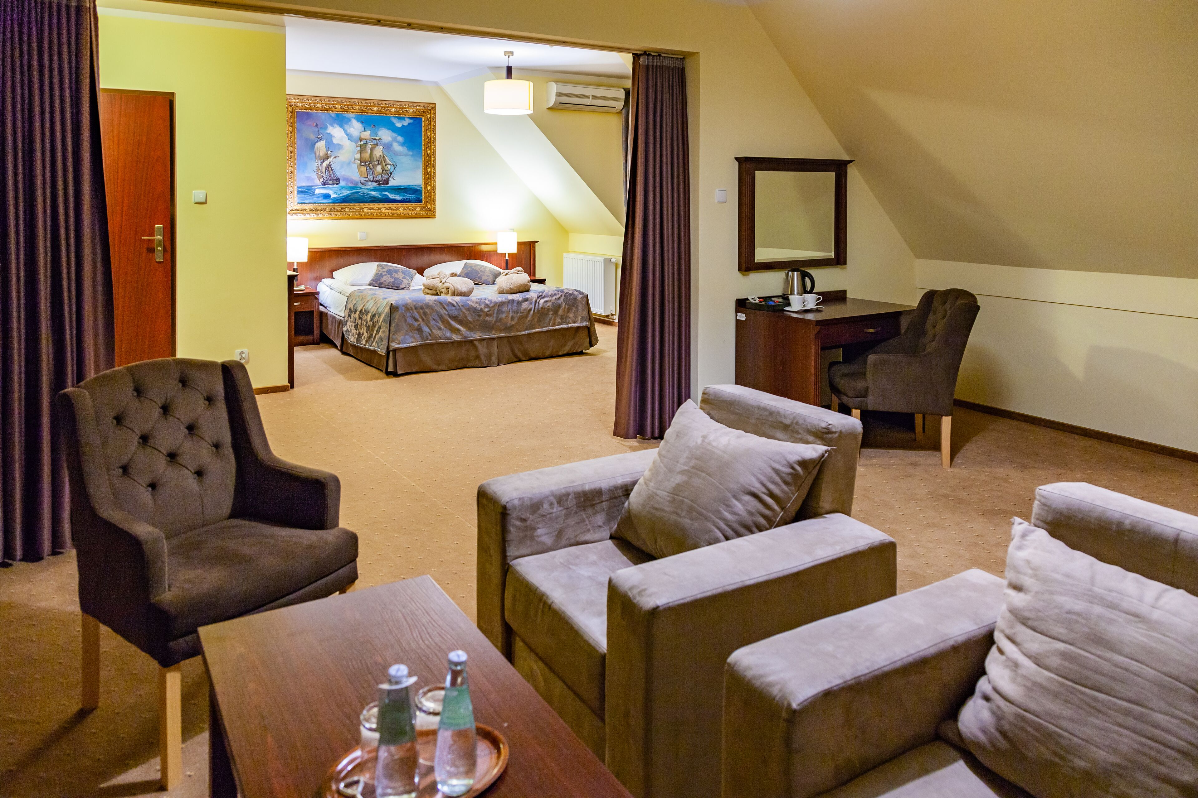 Deluxe-Zimmer | Zimmersafe, Schreibtisch, kostenloses WLAN, Bettwäsche