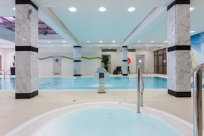 Indoor pool, open 10:00 AM to 8:00 PM, sun loungers - Hotel Robert's Port (Mikolajki)