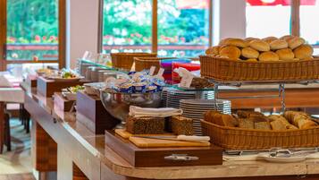 Free daily buffet breakfast