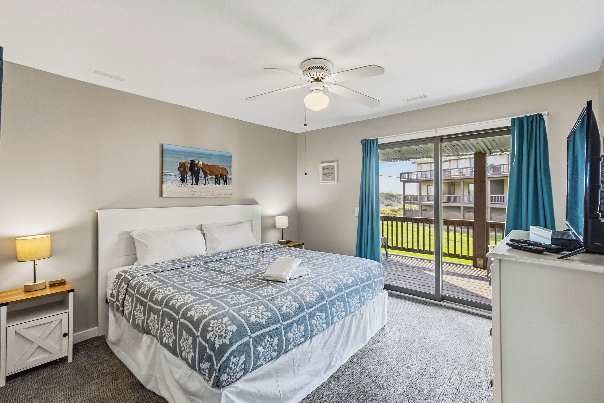 2 bedrooms, travel crib, WiFi (free)