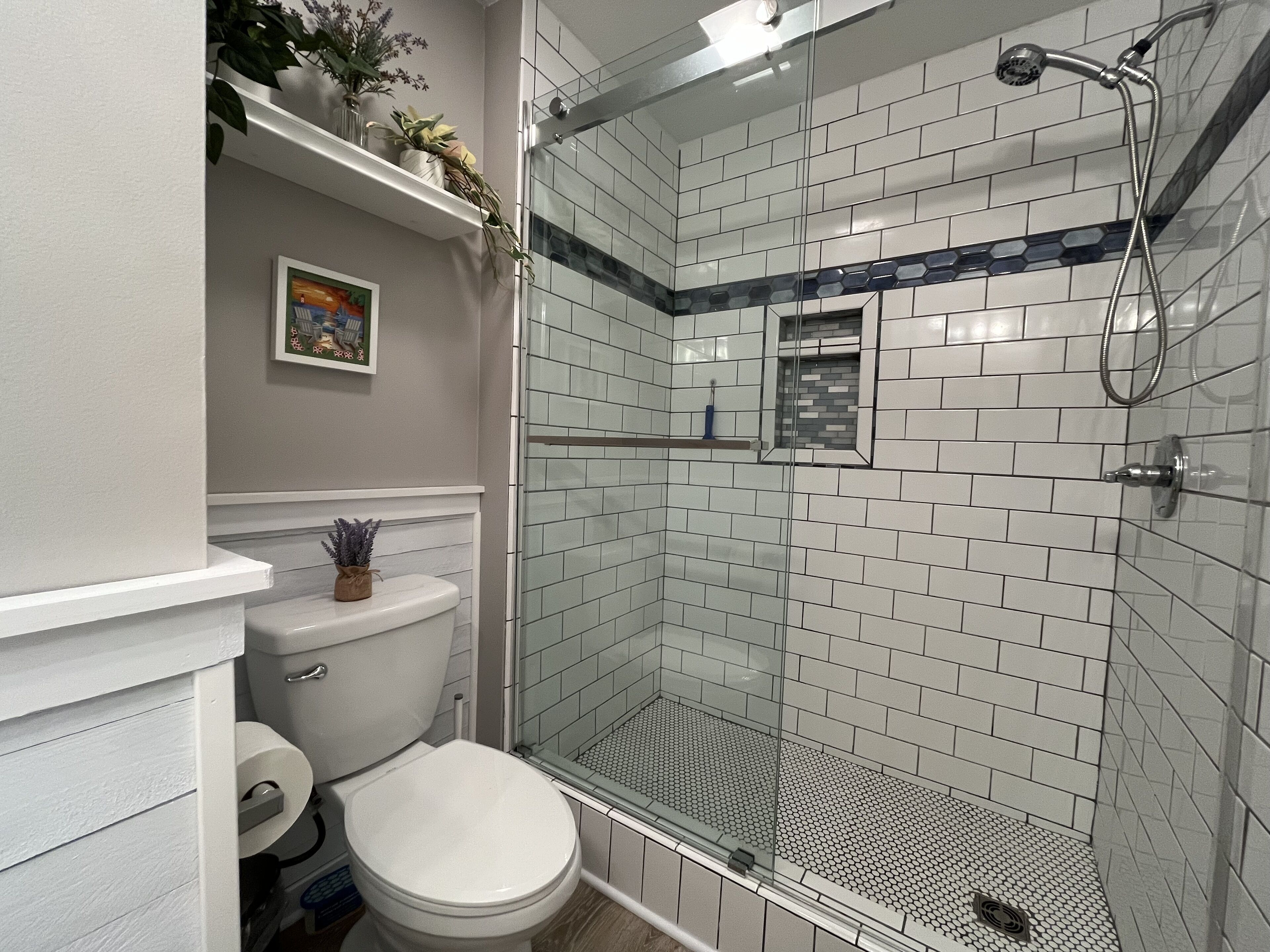 Combined shower/bathtub
