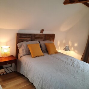 1 bedroom, desk, iron/ironing board, free WiFi