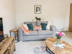 Cottage | Living room - Gordon Lodge (Duns)