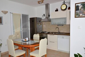 Apartment, 1 Queen-Bett und Schlafsofa | Eigene Küche