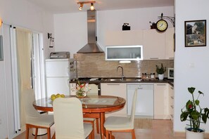 Apartment, 1 Queen-Bett und Schlafsofa | Eigene Küche | Kühlschrank, Mikrowelle, Ofen, Herdplatte