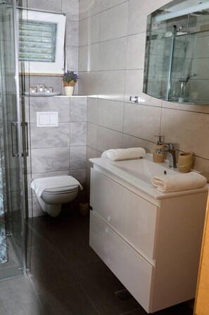 Apartment, 1 Queen Bed with Sofa bed | Bathroom - Remarkable 1-bed Apartment in Marina (Marina)