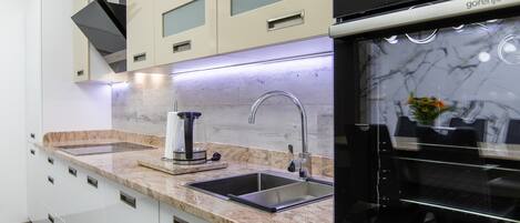 Fridge, microwave, oven, stovetop