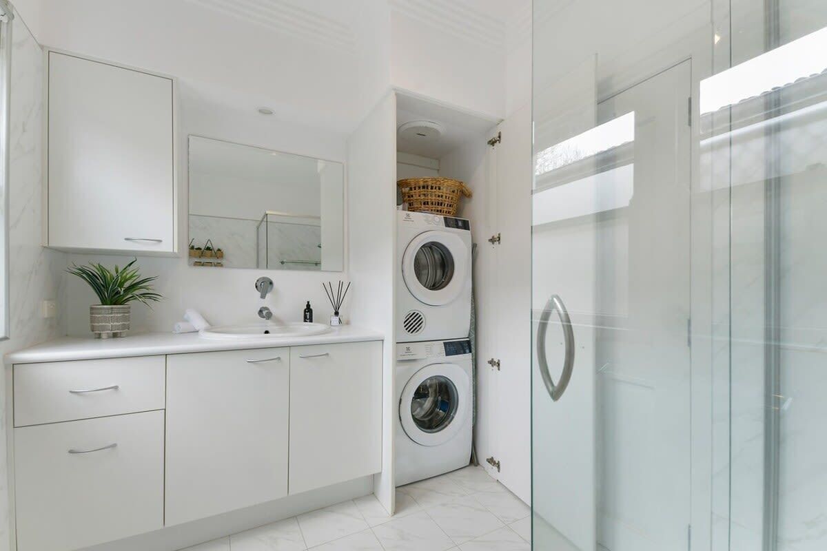 Bathtub, hair dryer, towels, shampoo