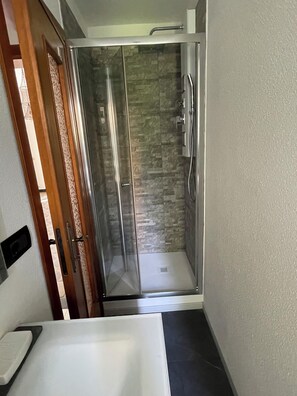 Shower, hair dryer, bidet, towels - Giorgio's Dream (Chiavari)