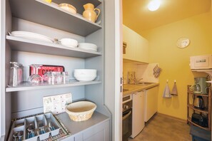 Fridge, microwave, oven, coffee/tea maker