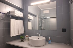 Shower, rainfall showerhead, designer toiletries, hair dryer - Chios Shallow Sea (Chios)