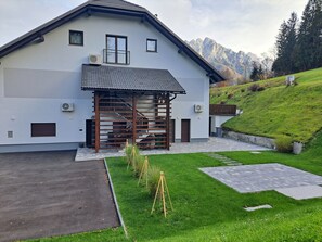 المنشأة من الخارج