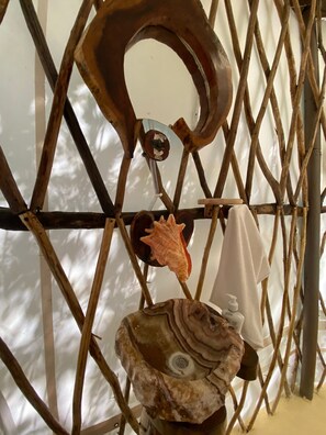 Basic Twin Room, 2 Single Beds, Non Smoking, Garden View | Bathroom | Shower, towels - Kuha Glamping (Playa del Carmen)