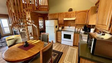 KylskÄp, mikrovÄgsugn, ugn och spishÀll