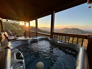 Outdoor spa tub - Spectacular Views! Cozy Cabin, HotTub with views near Pigeon Forgeš”&Gatlinburg (Pigeon Forge)