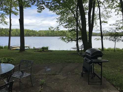 Adorable Studio Cottage on Beautiful Thayer Lake!!