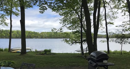 Adorable Studio Cottage on Beautiful Thayer Lake!!