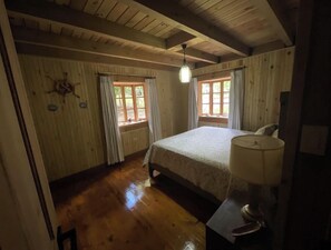 2 slaapkamers, een strijkplank/strijkijzer, gratis wifi, beddengoed