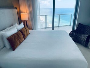 2 chambres, bureau, fer et planche Ă repasser, lit parapluie