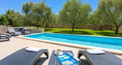 Villa Krnica - Four Bedroom Villa, Sleeps 8