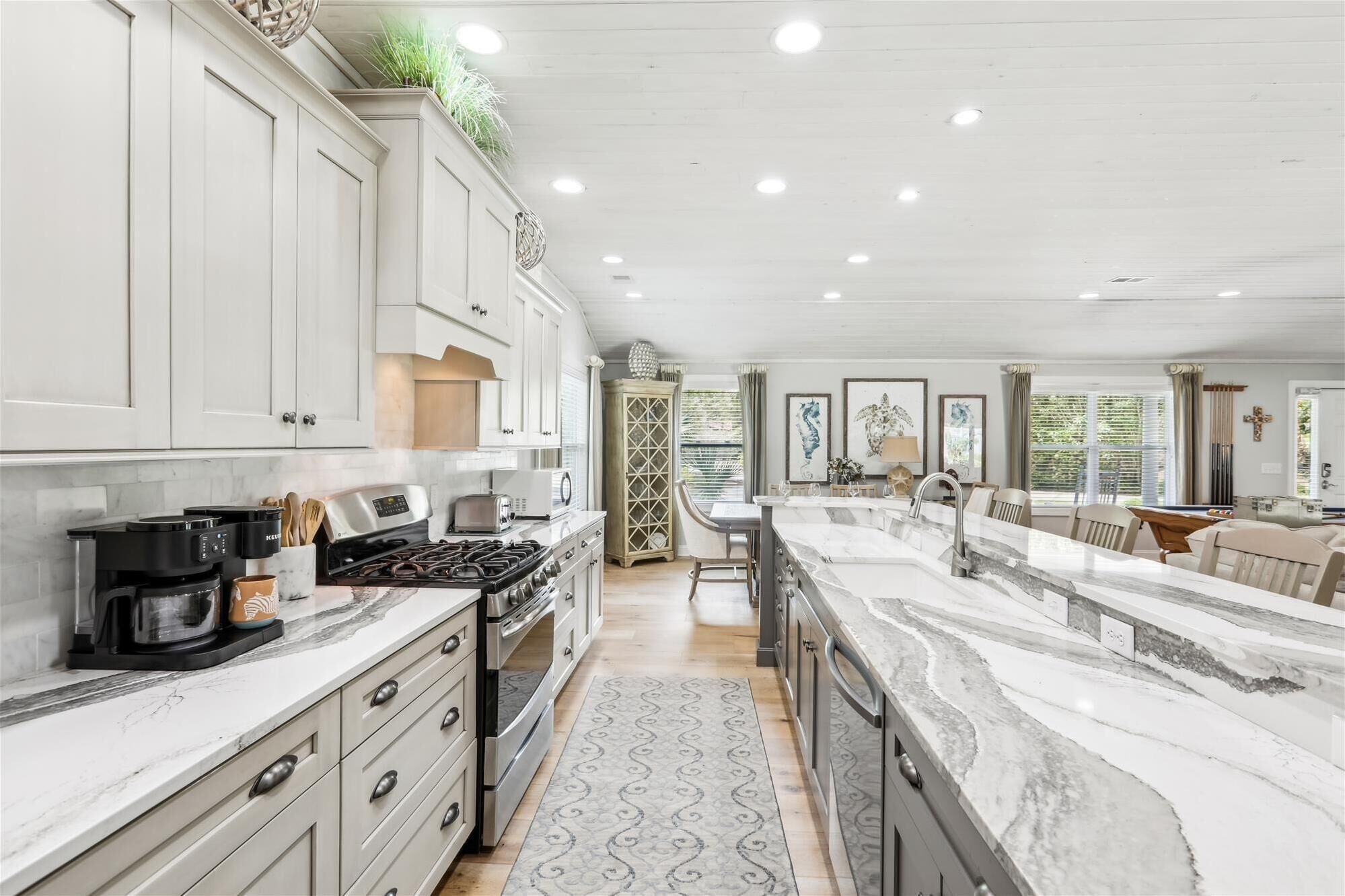 Kühlschrank, Mikrowelle, Ofen, Geschirrspüler