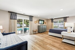 4 bedrooms, iron/ironing board, free internet, bed sheets