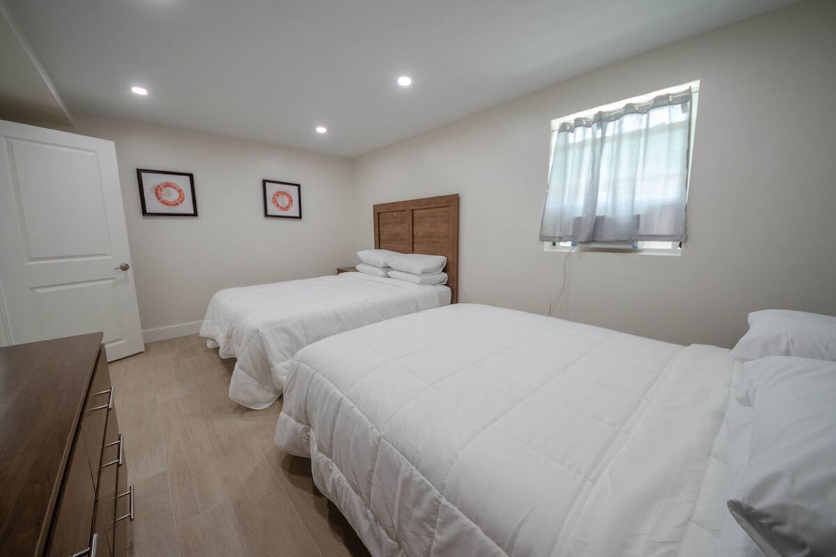 Deluxe Suite | WiFi (free), bed sheets