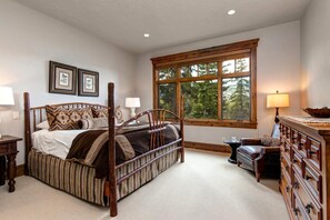 5 bedrooms, iron/ironing board, travel crib, free WiFi - KBM Resorts | The Lookout | Pool Table, Wood Burning Fireplace, 2 Family Rooms, Views, Winter Shuttle to Silver Lake! PLO-6599 (Park City)