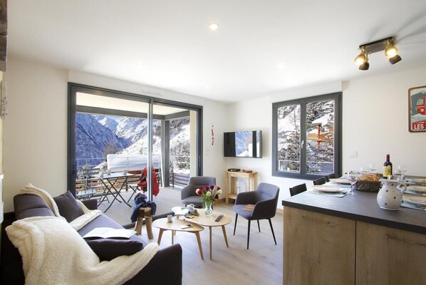Living area - 3rd floor, view mountain, terrace, tv, ski locker, 48m², Les 2 Alpes (Les Deux Alpes)
