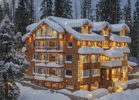 Fachada de la propiedad. Pine Spring Resort Gulmarg
