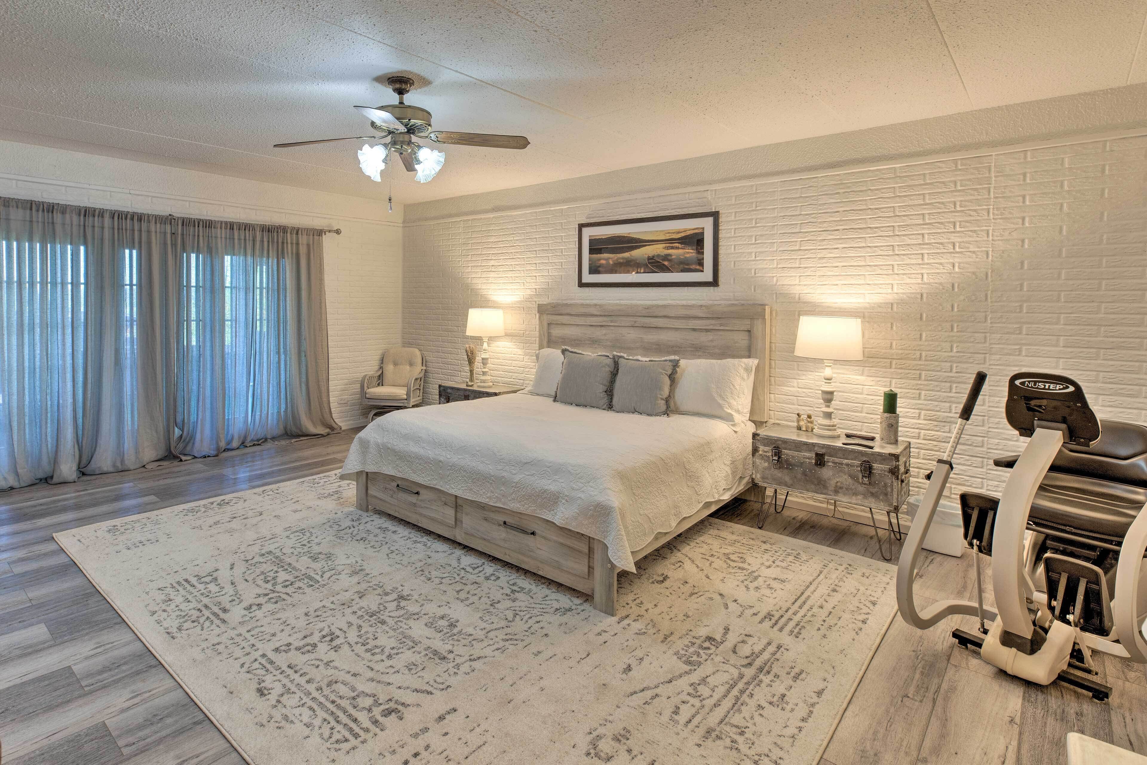 4 bedrooms, desk, iron/ironing board, travel crib