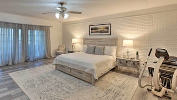 4 bedrooms, desk, iron/ironing board, travel crib