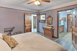 4 bedrooms, desk, iron/ironing board, travel cot