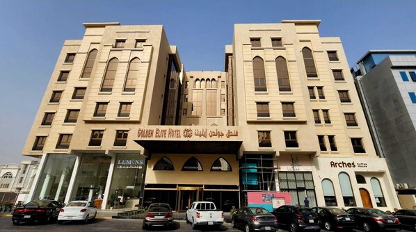 A hotel with a central entrance, multiple floors, and a modern architectural design. - Golden Elite Hotel (Al Khobar)