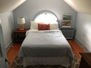 3 Schlafzimmer, Schreibtisch, Bügeleisen/Bügelbrett, Reisekinderbett