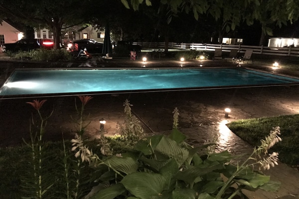 Alberca al aire libre y alberca climatizada