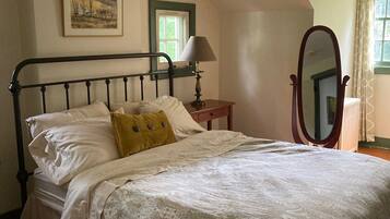 3 chambres, bureau, fer et planche Ă repasser, lit parapluie