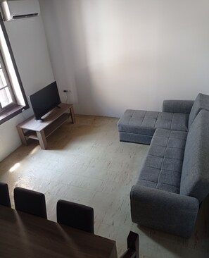 Smart TV - 2 Bedroom Private vacation home in Kato Kalesia (Kato Kalesia)