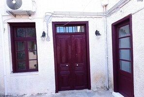 Exterior detail - 2 Bedroom Private vacation home in Kato Kalesia (Kato Kalesia)