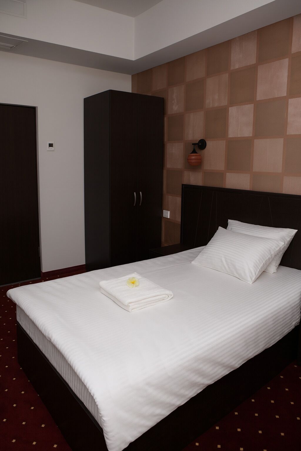 Standard Room | Minibar, in-room safe, individually decorated, individually furnished